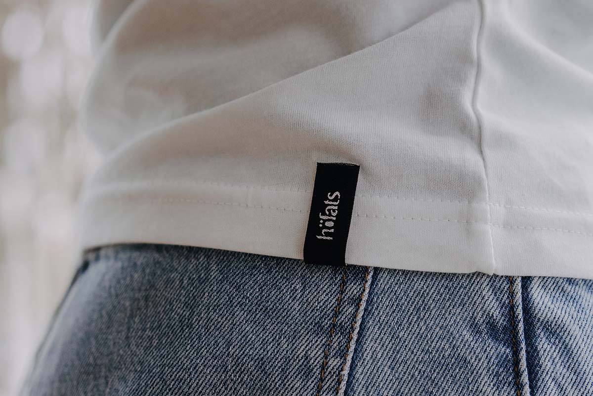 SHIRT Women white S a woman wearing a white shirt and jeans.