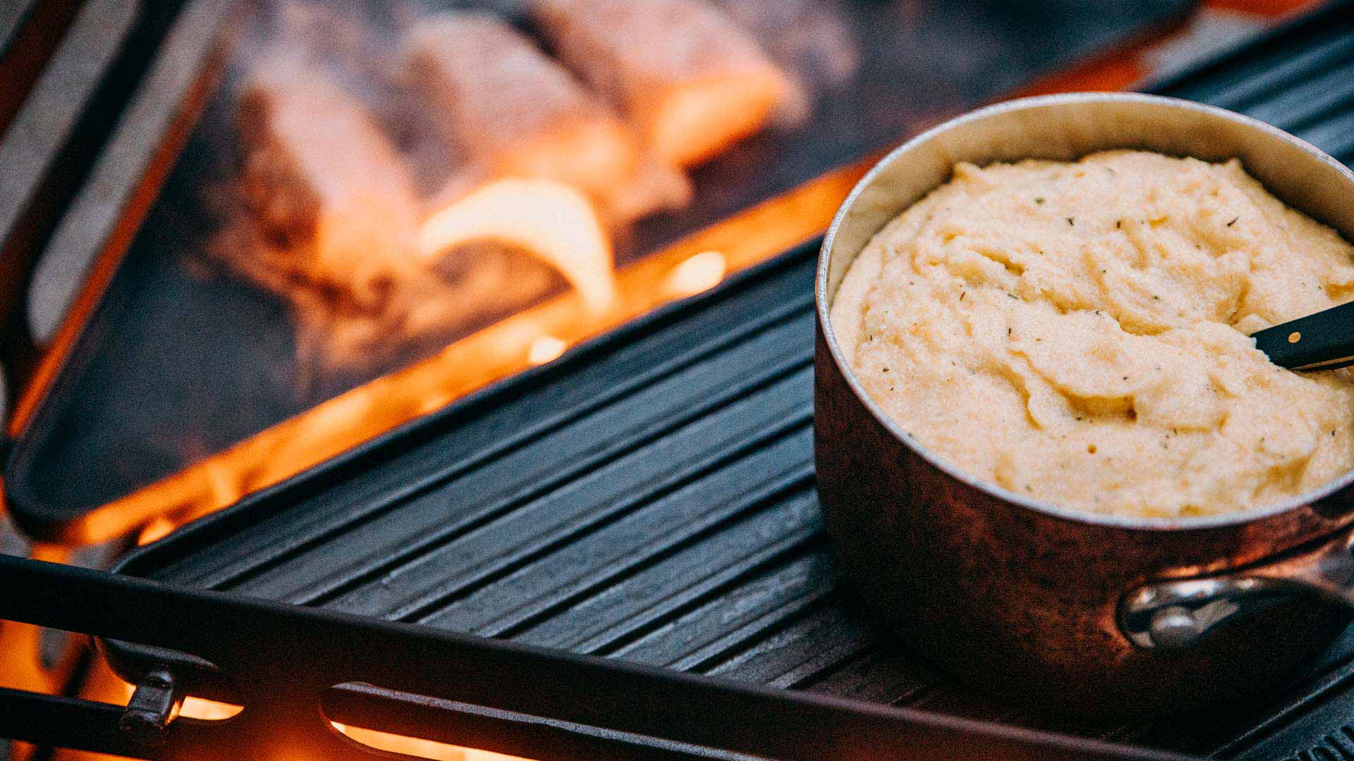 Depicted here is a cup of masoor on a grill, with the CUBE Plancha.