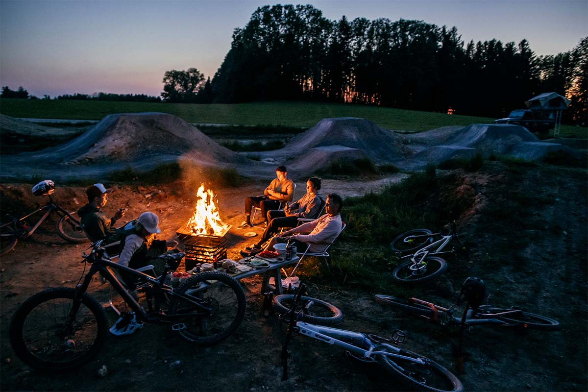 TRIPLE 90 Fire Bowl A group of people sitting around a fire the Triple 90 Fireplace complements the moment with its thoughtful design.
