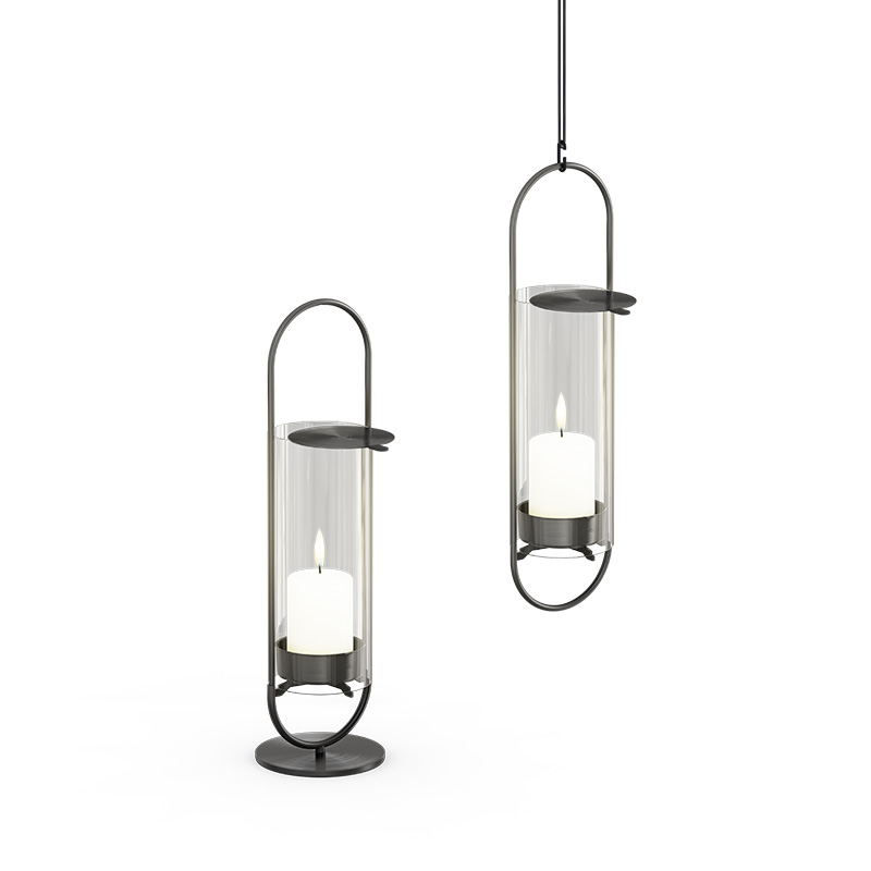 OVAL CANDLE 35 Lantaarn zwart geborsteld Een afbeelding van twee zwarte metalen lantaarns met wit glas, met de OVAL CANDLE 35 Base in het zwart.