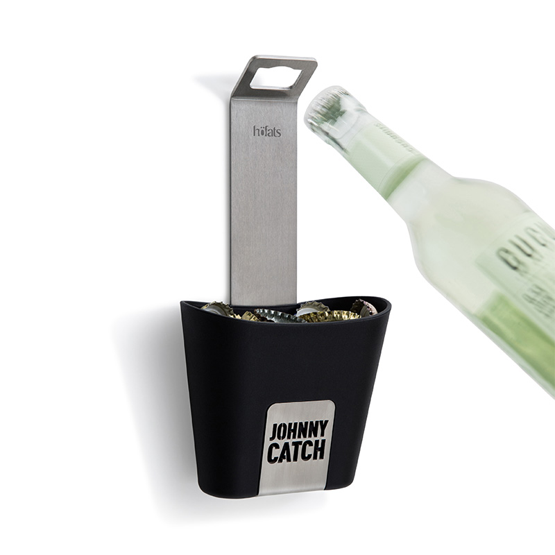 Eine Darstellung eines Flaschenöffners, wobei der Johnny Catch Cup Flaschenöffner als zentrales und funktionales Element dargestellt wird.