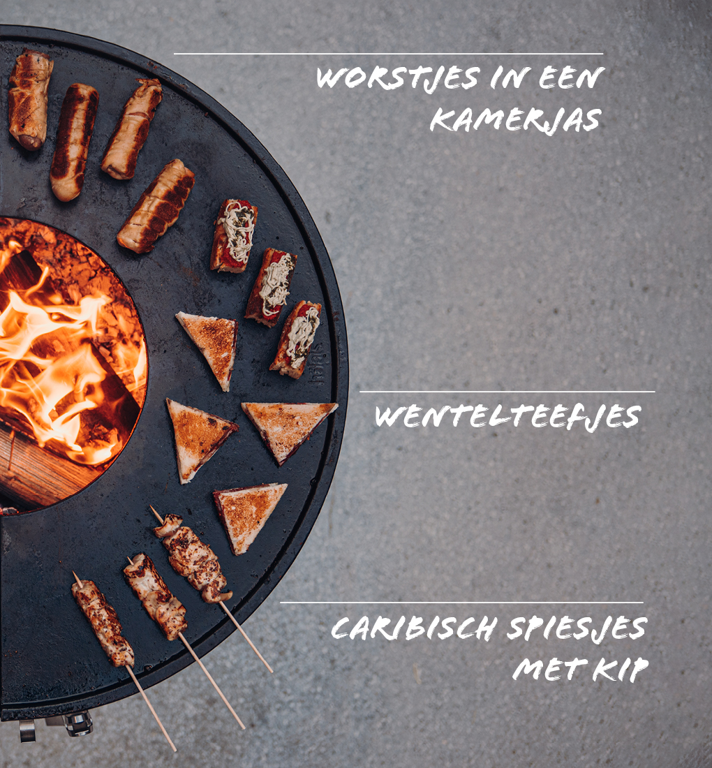 Een vuurkorf met een verscheidenheid aan verschillende soorten voedsel