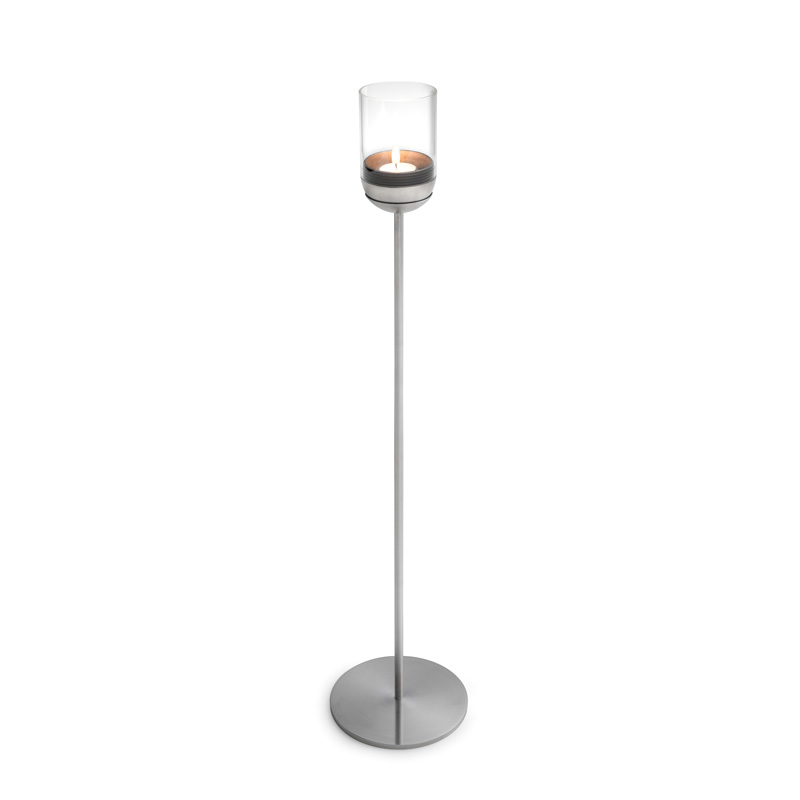 GRAVITY CANDLE Base Abgebildet ist ein Kerzenhalter mit einem Glas obendrauf, mit der GRAVITY CANDLE Base.