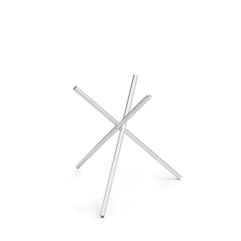 BOWL 57 Feuerset flex Dieses Bild zeigt einen Tisch aus Edelstahl mit einem Kreuzdesign und dem BOWL 57 Fire Set flex.