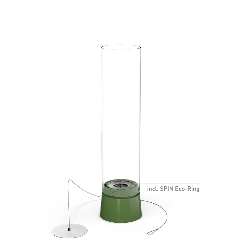 SPIN air 1200 Cheminée de Table émail vert Une base verte avec un cylindre en verre, avec le 00819 SPIN air 1200 Feu de Table Emaille vert ajoutant une touche fonctionnelle et élégante à la scène.