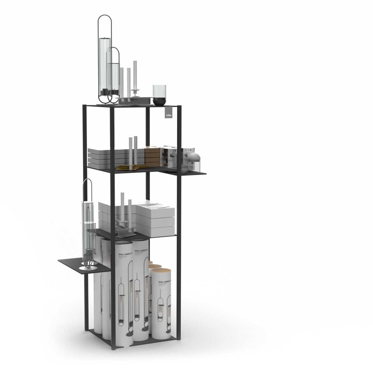 Een zwart metalen plank met een verscheidenheid aan kaarsen en kaarsenhouders. Toont de kaarsenplank.