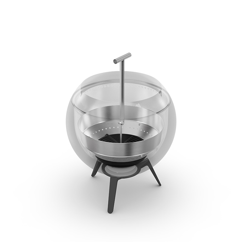 Szene, die eine große MetallBowl mit einem Metallgriff zeigt, wobei die 00832 Moon 45 Ascheschale-Erweiterung durch ihre praktische Eleganz hervorsticht.