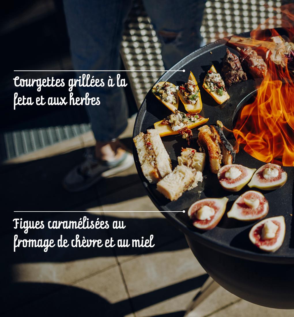 Griller devient une expérience avec la Moon Plancha, comme le montre la scène d'un plat en train d'être préparé à l'extérieur.