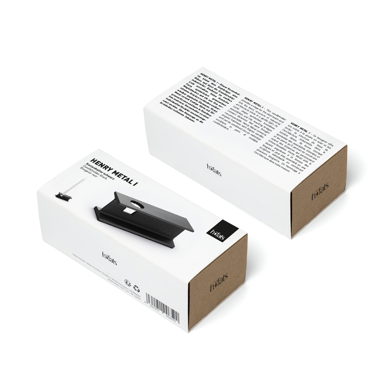 HENRY METAL I+II Kandellaar-set zwart Een uitnodigende scène benadrukt de Henry Metal I-verpakking en past naadloos in de omgeving.