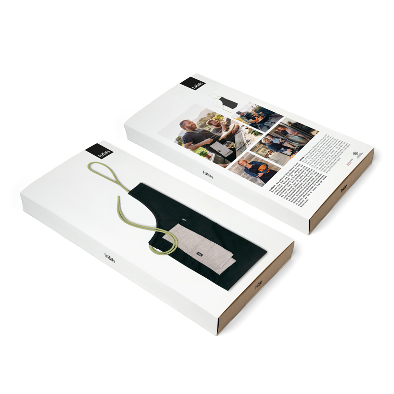 Schürze Die Schürzenverpackung ist in einer durchdacht gestalteten Umgebung zu sehen, die Design und Funktion ausbalanciert.