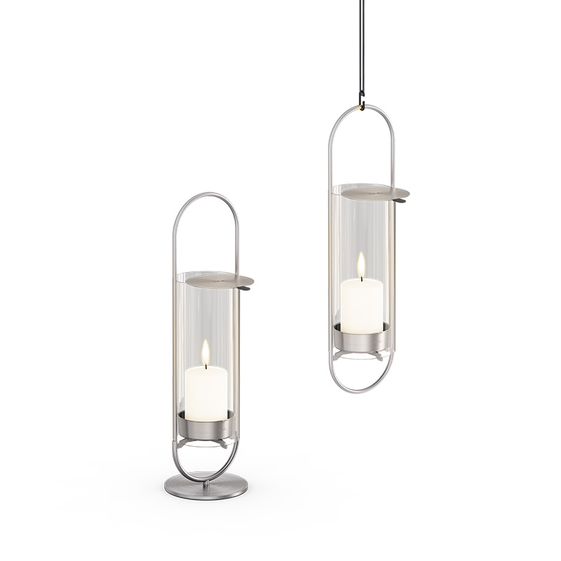 OVAL CANDLE 35 Lantaarn zilver Afgebeeld zijn twee zilveren metalen lantaarns met wit glas, met de OVAL CANDLE 35 Glass Cylinder.