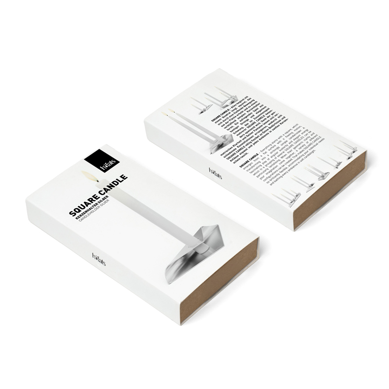 SQUARE CANDLE Bougeoir argent Élégant et fonctionnel, l'emballage du bougeoir carré apporte un élément raffiné à l'environnement.
