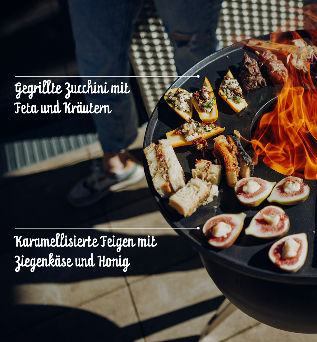 Grillen wird mit der Moon Plancha zu einem Erlebnis, wie das Bild zeigt, wie ein Gericht draußen zubereitet wird.