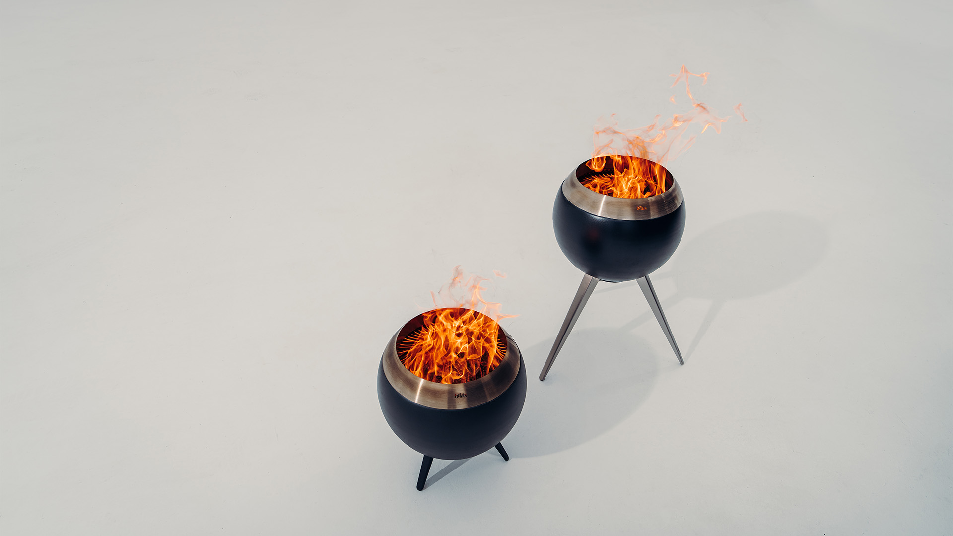 The 00716 Moon 45 with low standss is shown as two fire pits on a white surface, creating a stylish and accessible visual.
