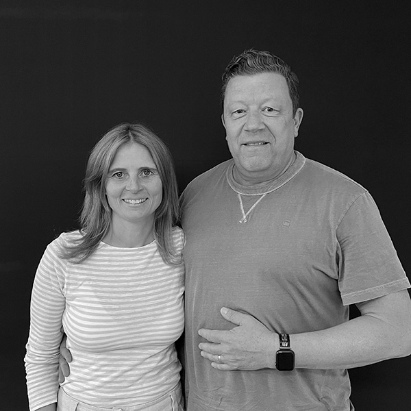 potrait von Kathrin und Janin schwarzweiß