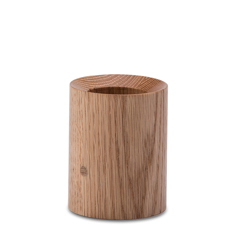 Holzfuß für Schürhaken und Feuerzange Abgebildet ist eine hölzerne Vase mit einem hölzernen Fuß, mit dem hölzernen Fuß für den Blasebalg und die Feuerzange.