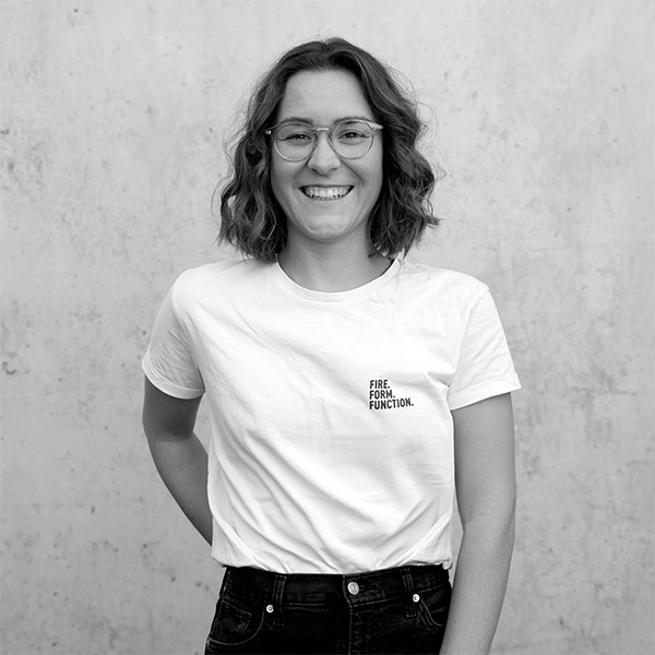 Eine Frau mit einer Brille