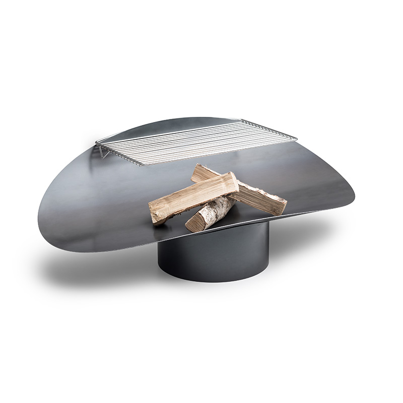 La photo présente un barbecue avec une poignée en bois, avec la Grille ELLIPSE.