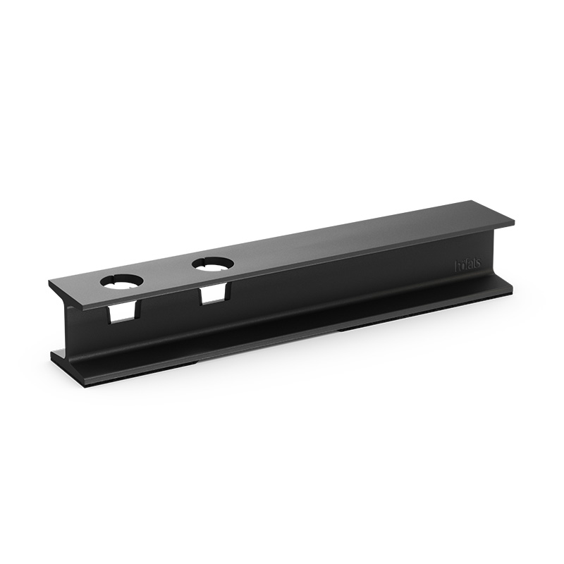 HENRY METAL I+II Kandellaar-set zwart Een afbeelding van een zwart metalen plank met een gat, met de HENRY METAL II Kaarshouder in het zwart.